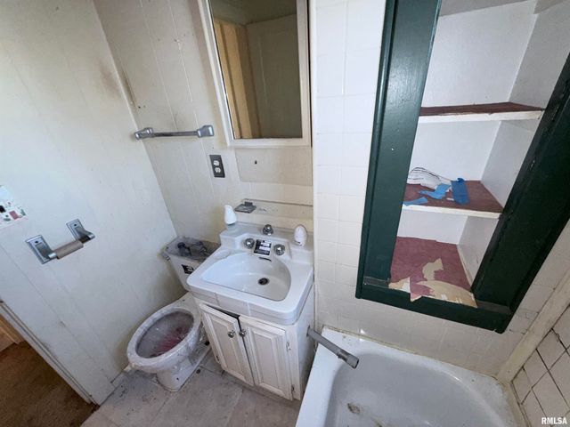 14322 MEMORY Lane, Mt Vernon, IL 62864