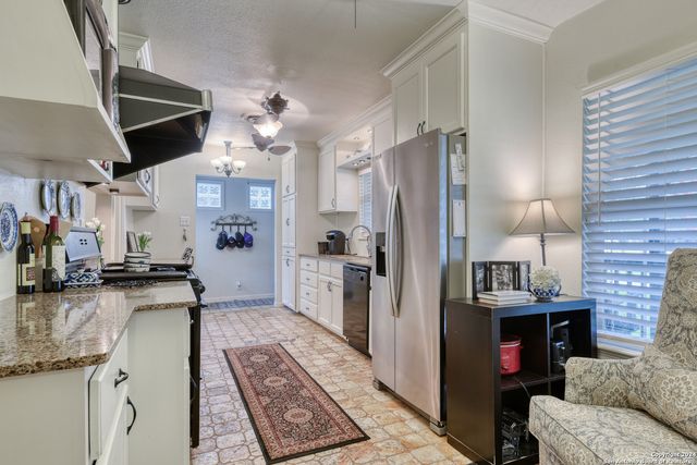 935 VANDERHOEVEN DR, San Antonio, TX 78209