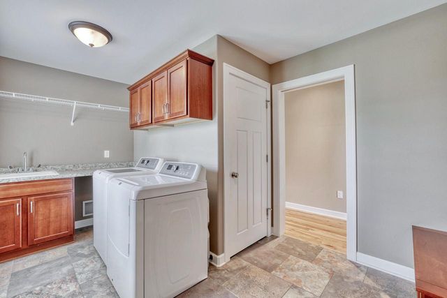 1404 Whitetail RUN, Mukwonago, WI 53149