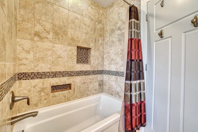 1404 Whitetail RUN, Mukwonago, WI 53149