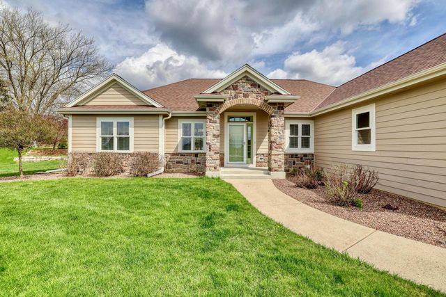 1404 Whitetail RUN, Mukwonago, WI 53149