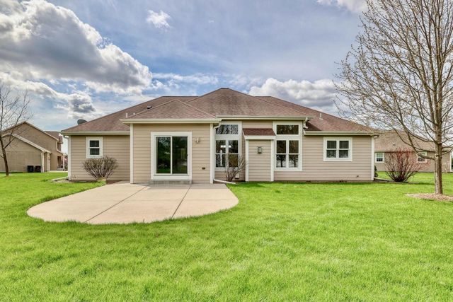 1404 Whitetail RUN, Mukwonago, WI 53149