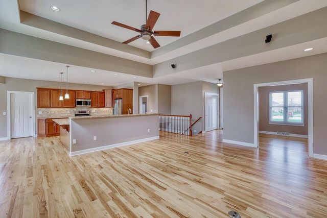 1404 Whitetail RUN, Mukwonago, WI 53149
