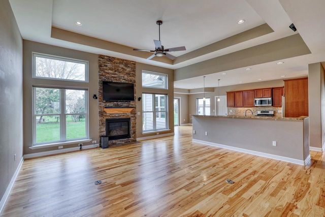 1404 Whitetail RUN, Mukwonago, WI 53149
