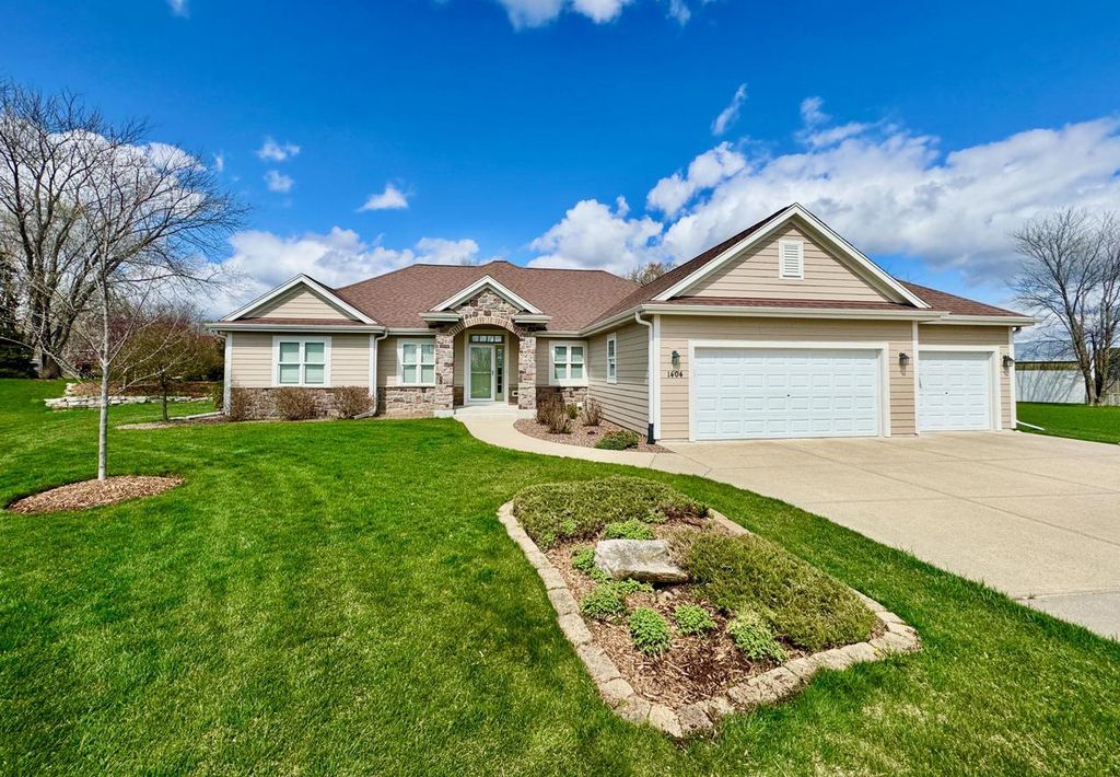 1404 Whitetail RUN, Mukwonago, WI 53149