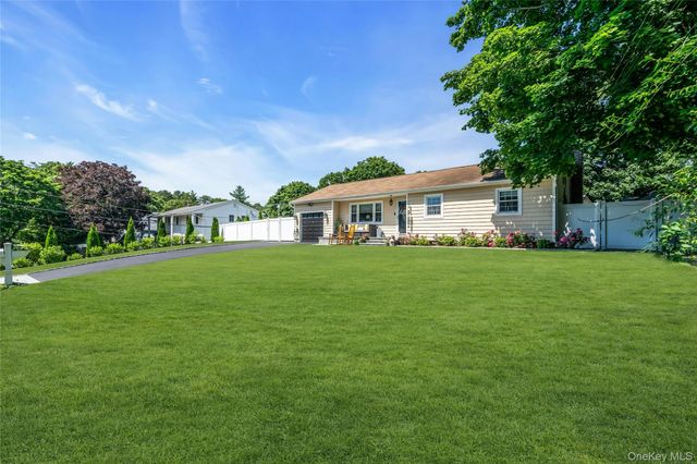 3 Lillian Road, Nesconset, NY 11767