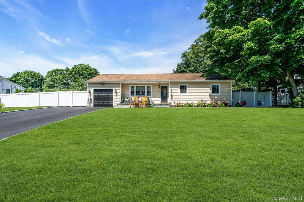 3 Lillian Road, Nesconset, NY 11767