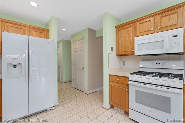 210 Mayfield, Leonard, MI 48367
