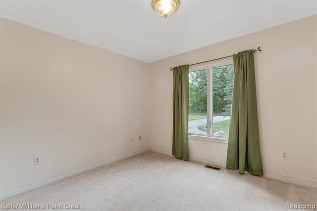 210 Mayfield, Leonard, MI 48367