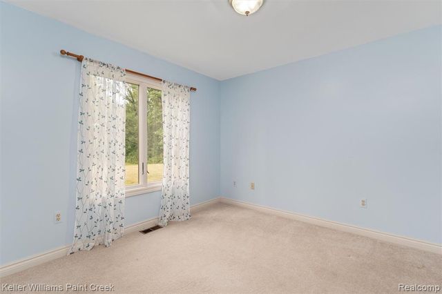 210 Mayfield, Leonard, MI 48367