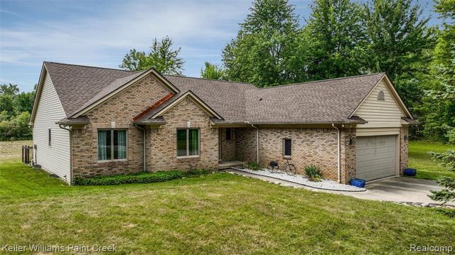 210 Mayfield, Leonard, MI 48367