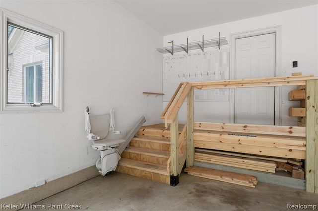 210 Mayfield, Leonard, MI 48367