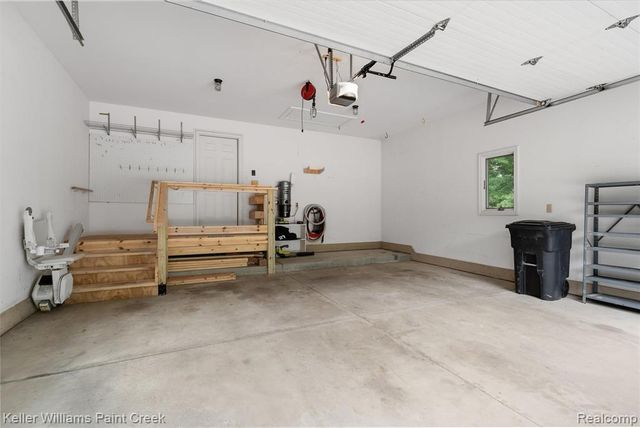 210 Mayfield, Leonard, MI 48367