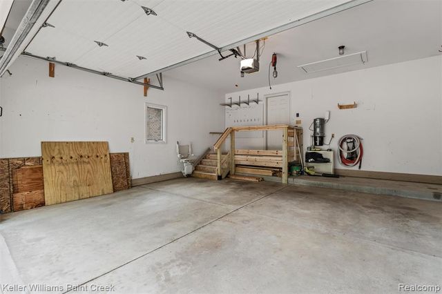 210 Mayfield, Leonard, MI 48367