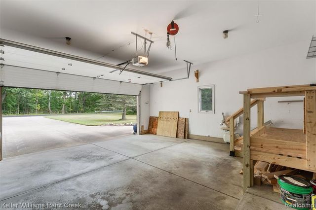 210 Mayfield, Leonard, MI 48367