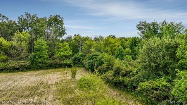 210 Mayfield, Leonard, MI 48367