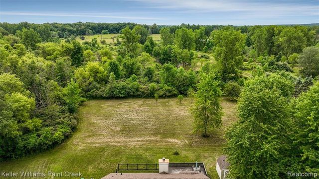 210 Mayfield, Leonard, MI 48367