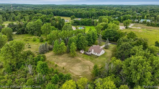 210 Mayfield, Leonard, MI 48367