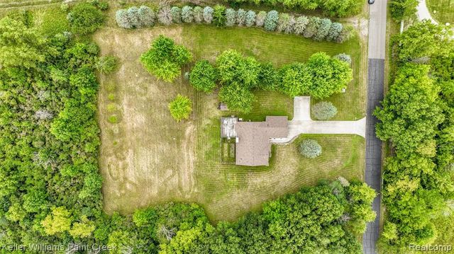 210 Mayfield, Leonard, MI 48367