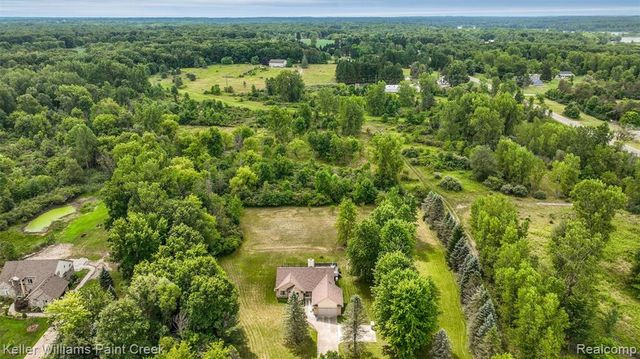 210 Mayfield, Leonard, MI 48367