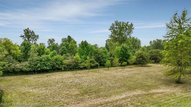 210 Mayfield, Leonard, MI 48367