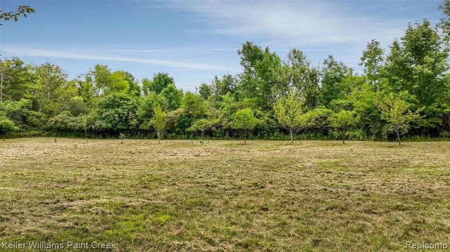 210 Mayfield, Leonard, MI 48367