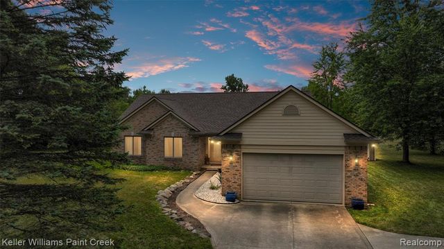 210 Mayfield, Leonard, MI 48367