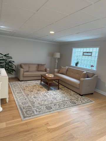 1517 Webster Lane, Des Plaines, IL 60018