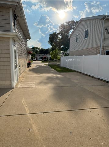 1517 Webster Lane, Des Plaines, IL 60018