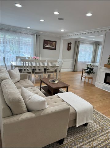 1517 Webster Lane, Des Plaines, IL 60018