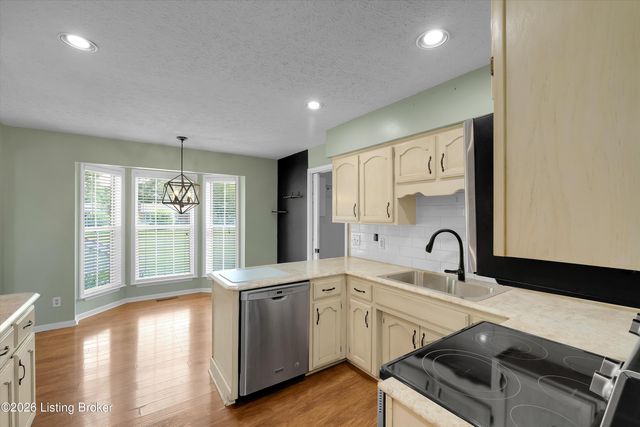 230 E Emerald Cir, Mt Washington, KY 40047