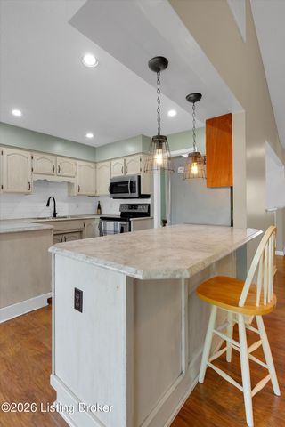 230 E Emerald Cir, Mt Washington, KY 40047