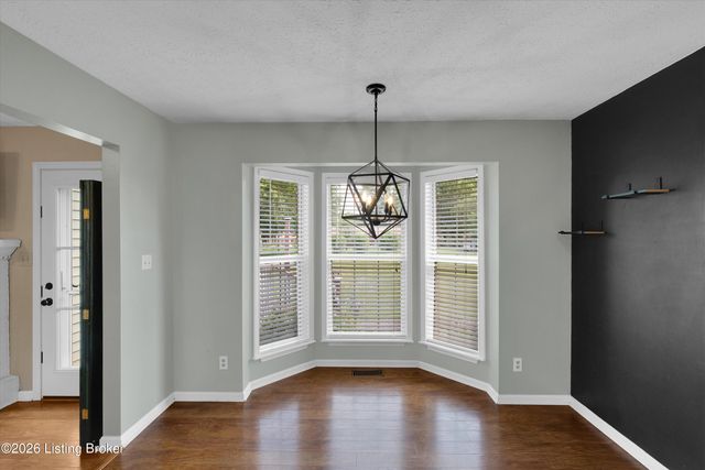 230 E Emerald Cir, Mt Washington, KY 40047