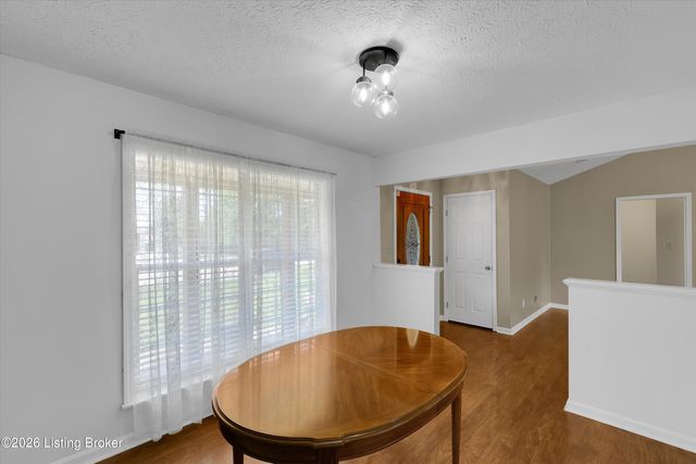 230 E Emerald Cir, Mt Washington, KY 40047