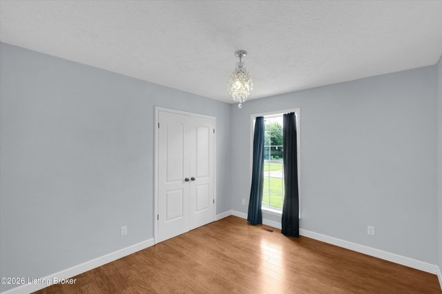230 E Emerald Cir, Mt Washington, KY 40047