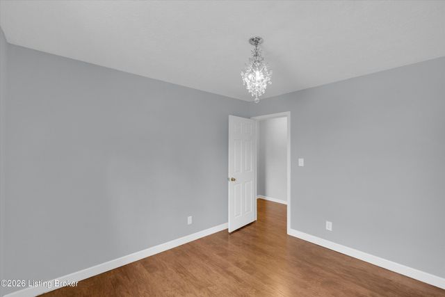 230 E Emerald Cir, Mt Washington, KY 40047