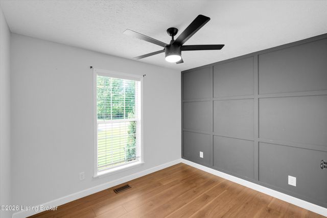 230 E Emerald Cir, Mt Washington, KY 40047
