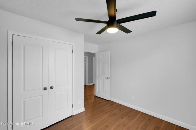 230 E Emerald Cir, Mt Washington, KY 40047