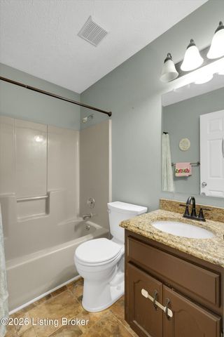 230 E Emerald Cir, Mt Washington, KY 40047