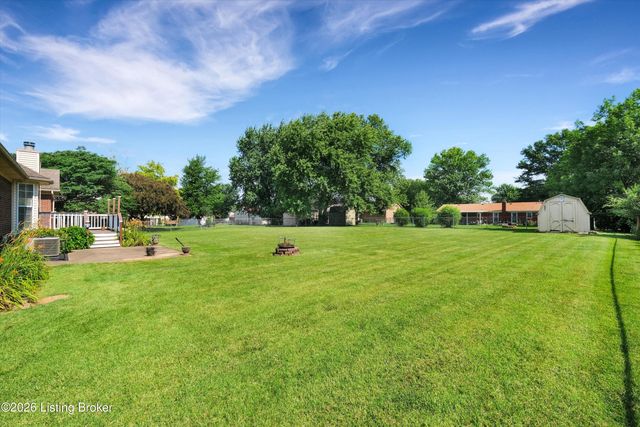 230 E Emerald Cir, Mt Washington, KY 40047