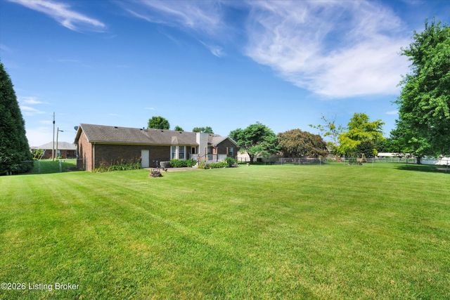 230 E Emerald Cir, Mt Washington, KY 40047