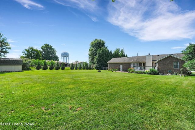 230 E Emerald Cir, Mt Washington, KY 40047