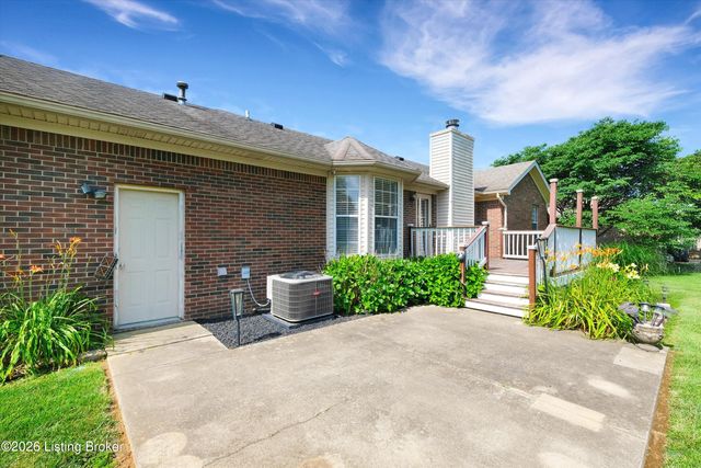 230 E Emerald Cir, Mt Washington, KY 40047