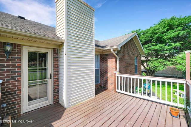 230 E Emerald Cir, Mt Washington, KY 40047