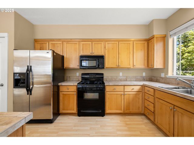 10882 Ne RED WING Way 204, Beaverton, OR 97006