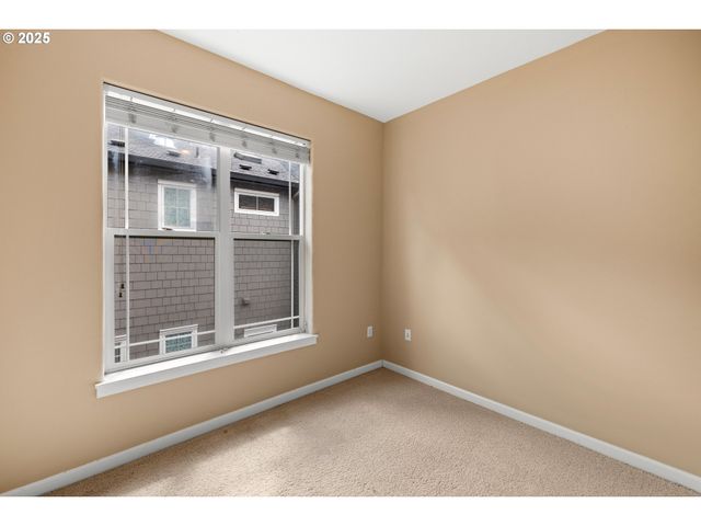 10882 Ne RED WING Way 204, Beaverton, OR 97006