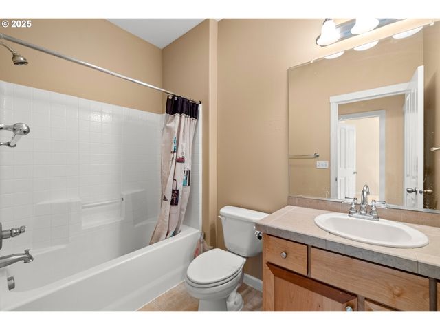 10882 Ne RED WING Way 204, Beaverton, OR 97006
