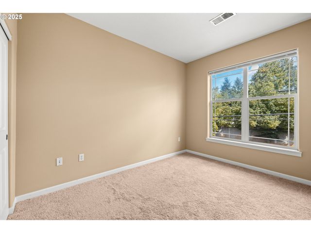 10882 Ne RED WING Way 204, Beaverton, OR 97006