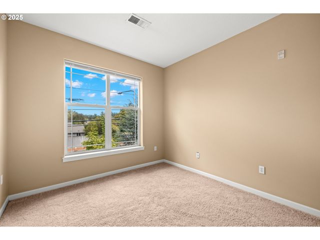 10882 Ne RED WING Way 204, Beaverton, OR 97006