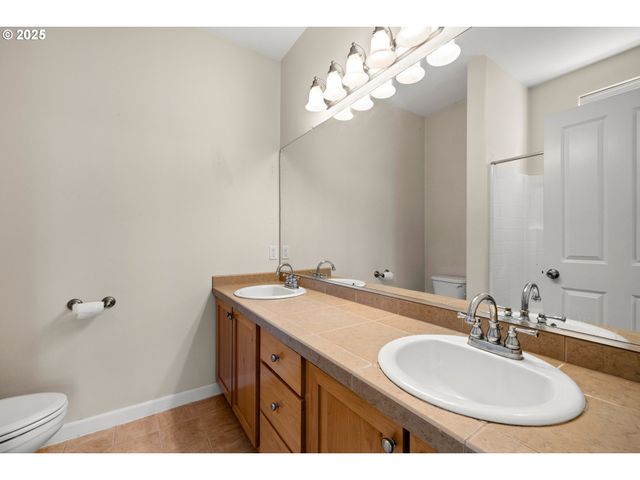 10882 Ne RED WING Way 204, Beaverton, OR 97006